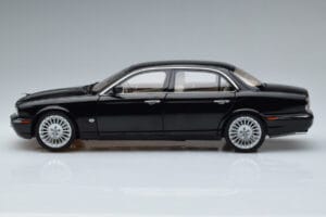 Jaguar XJ6 X350 Ebony Black Almost Real 1:18 810501 Diecast — photo 5 of 11