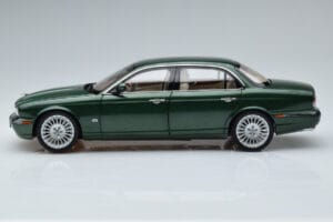 Jaguar XJ6 X350 Racing Green Almost Real 1:18 810502 Diecast — photo 5 of 13
