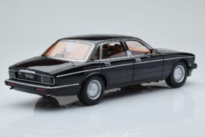 Jaguar XJ6 XJ40 Ebony Black Almost Real 1:18 810543 Diecast — photo 3 of 11