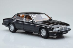 Jaguar XJ6 XJ40 Ebony Black Almost Real 1:18 810543 Diecast — photo 6 of 11