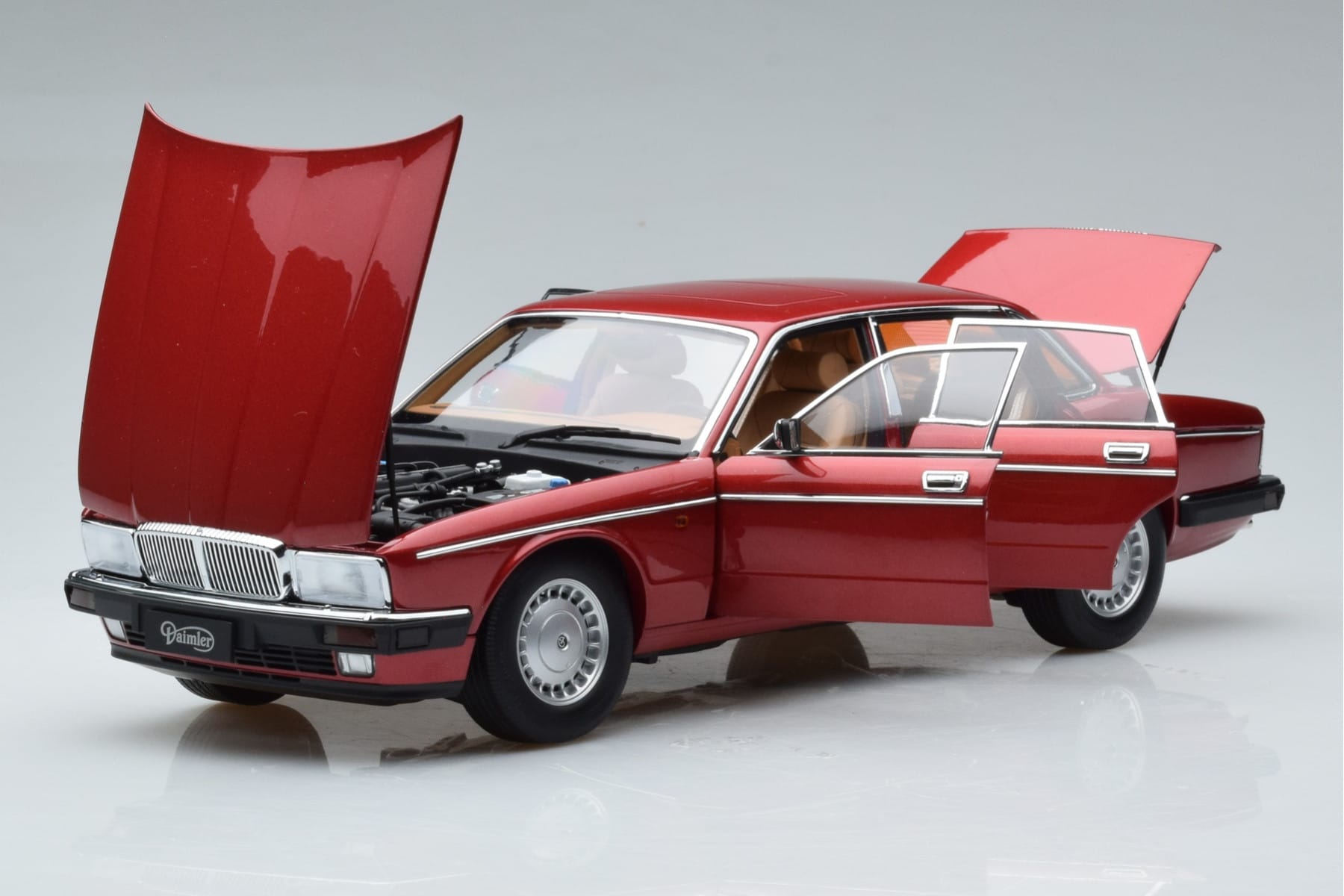 Jaguar XJ6 XJ40 Flamenco Red Almost Real 1:18 810541 Diecast — photo 2 of 11