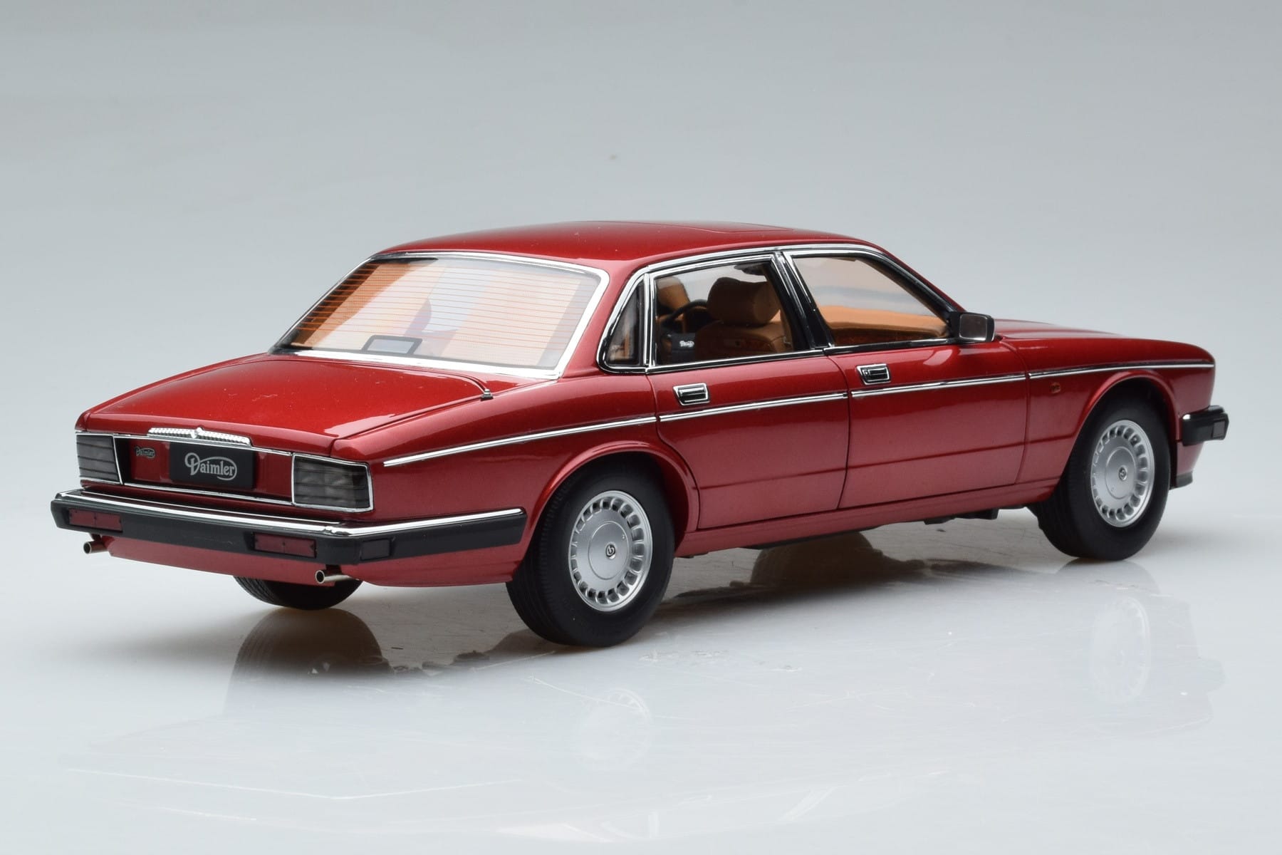 Jaguar XJ6 XJ40 Flamenco Red Almost Real 1:18 810541 Diecast — photo 3 of 11