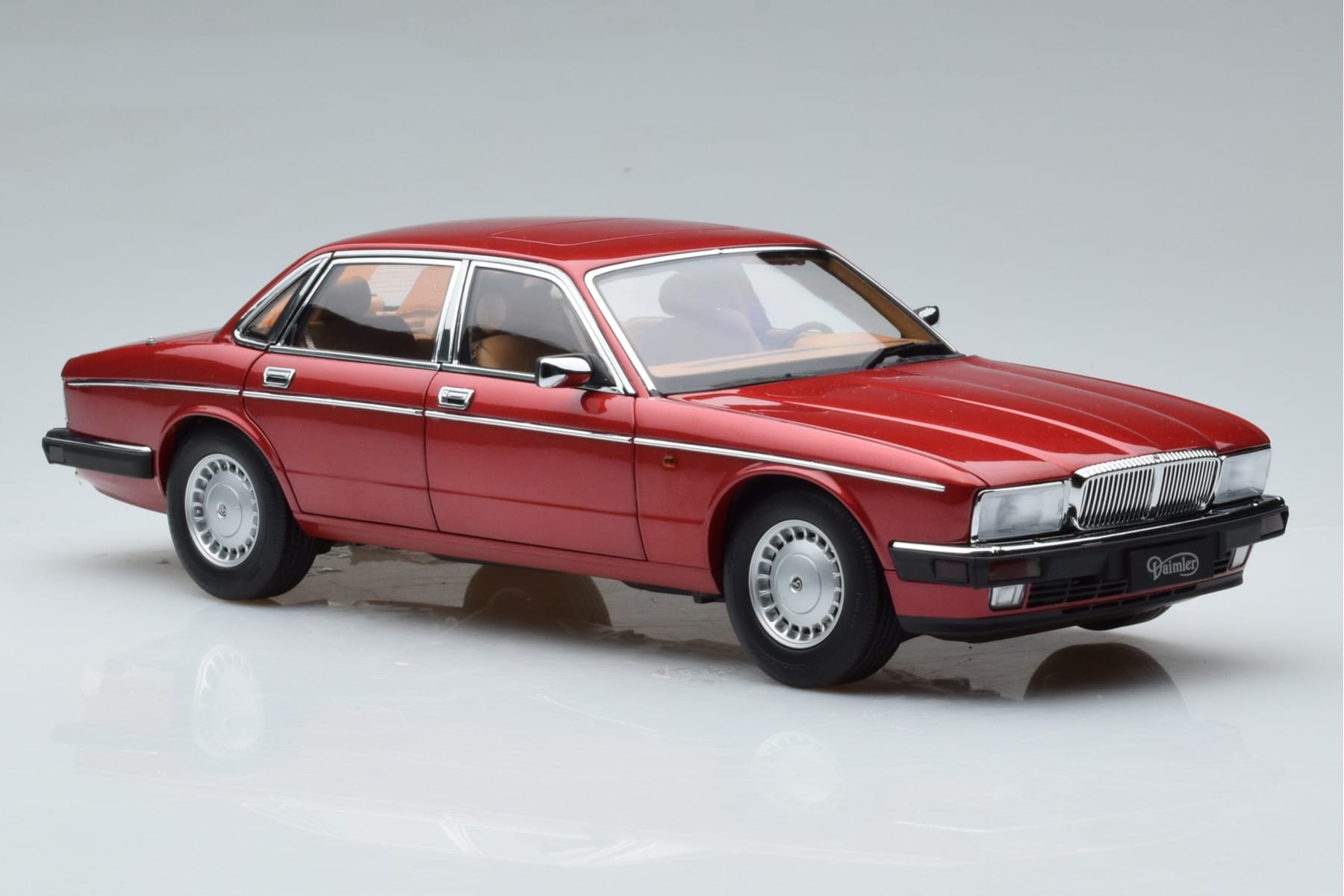 Jaguar XJ6 XJ40 Flamenco Red Almost Real 1:18 810541 Diecast — photo 6 of 11