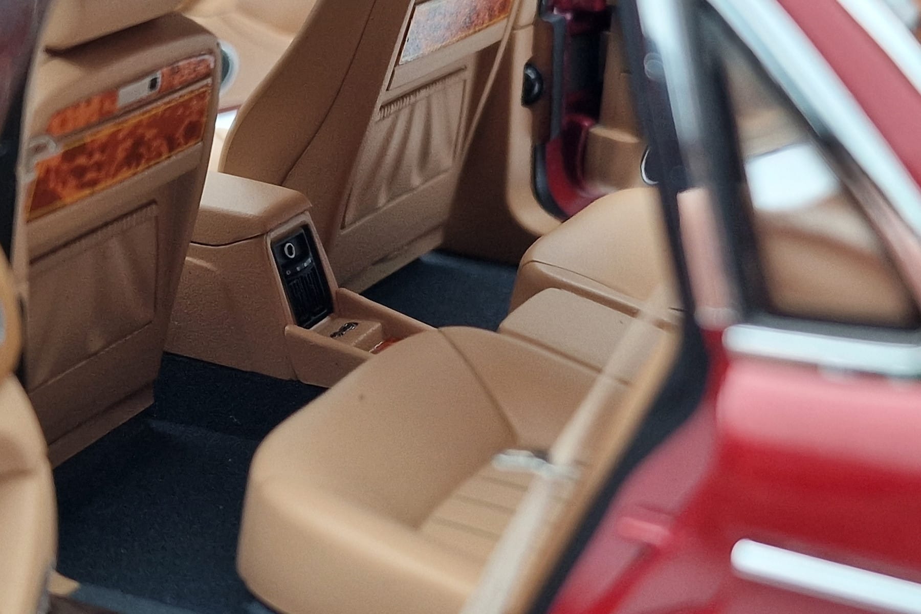Jaguar XJ6 XJ40 Flamenco Red Almost Real 1:18 810541 Diecast — photo 10 of 11