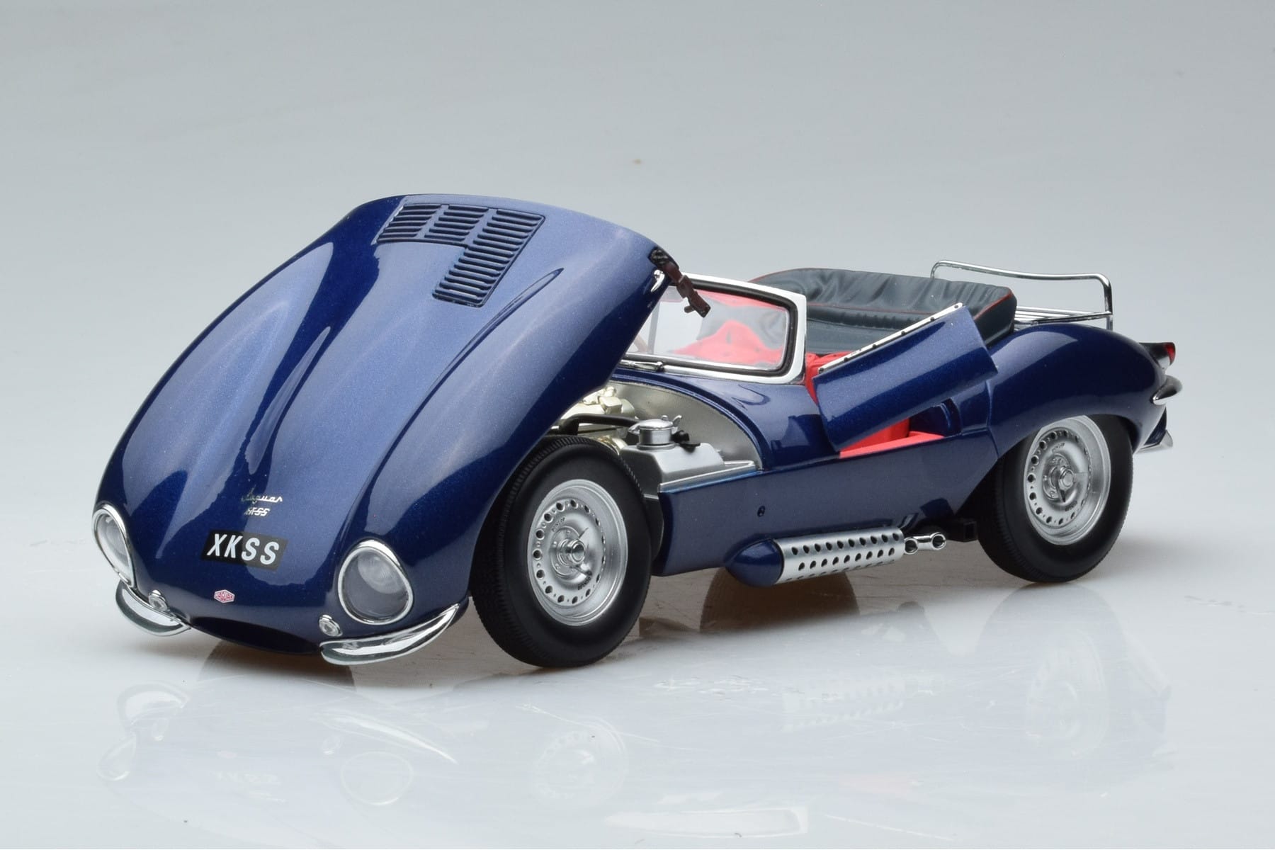 Jaguar XKSS Blue AUTOart 1:18 73510 Diecast — photo 2 of 9