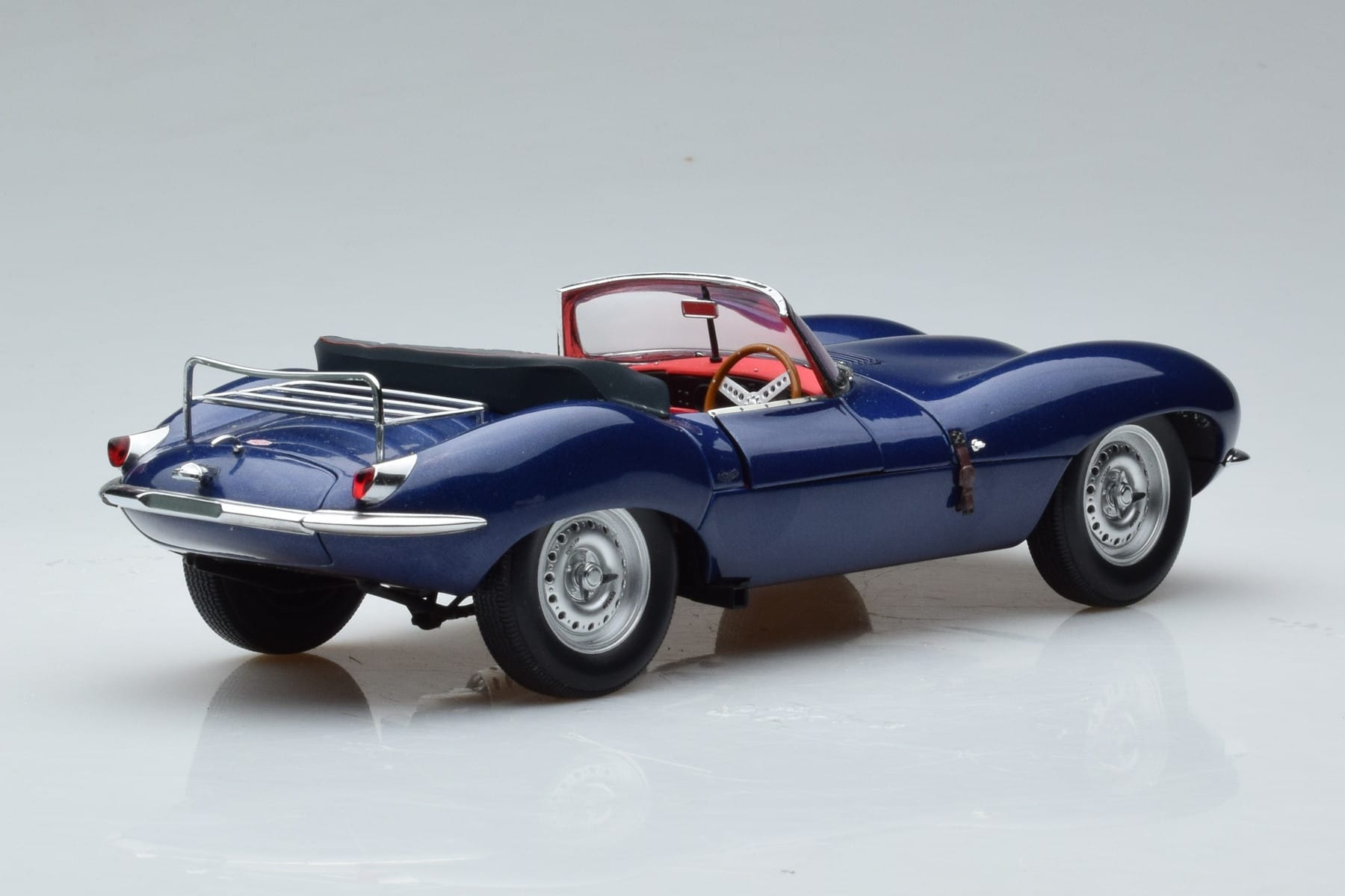 Jaguar XKSS Blue AUTOart 1:18 73510 Diecast — photo 3 of 9