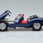 Jaguar XKSS Blue AUTOart 1:18 - image 4 of 9