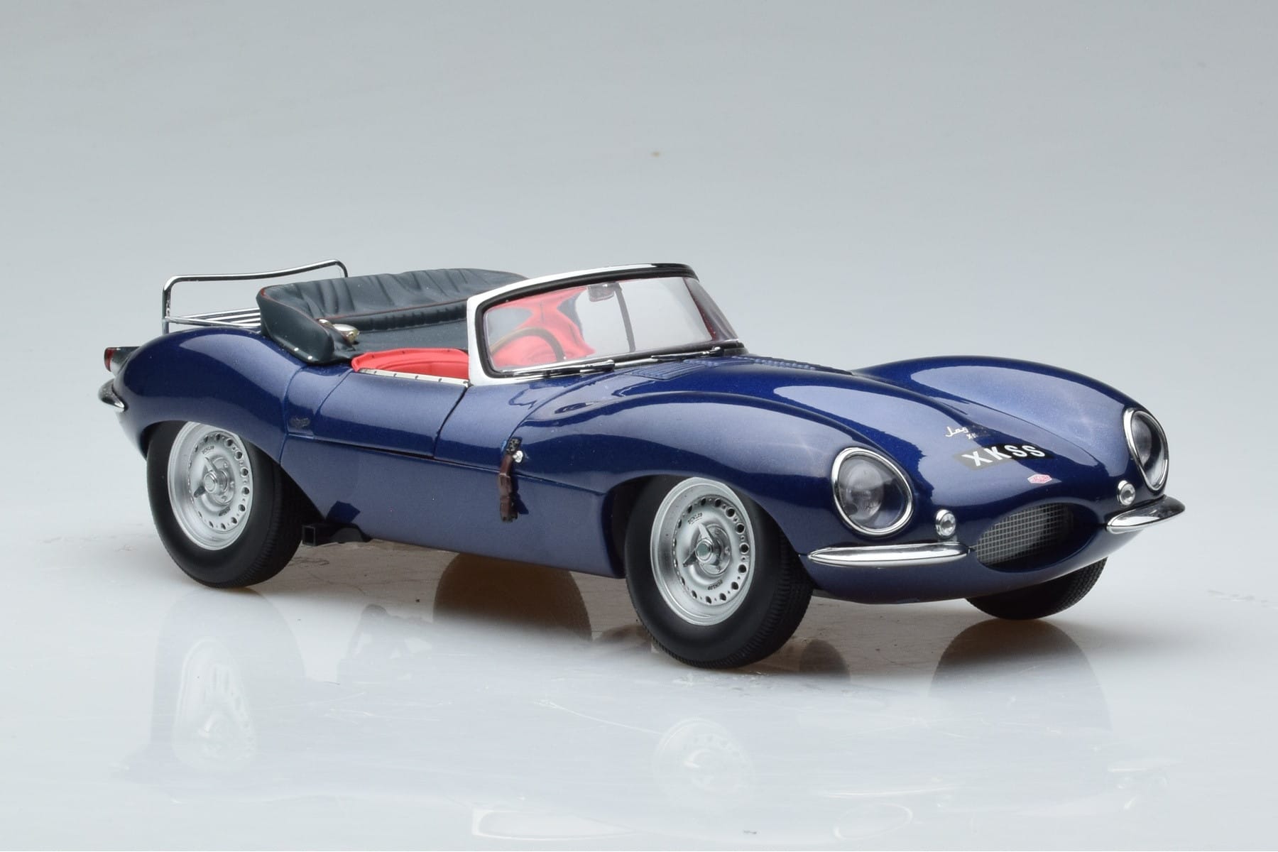 Jaguar XKSS Blue AUTOart 1:18 73510 Diecast — photo 6 of 9