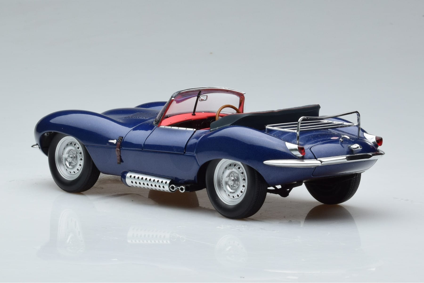 Jaguar XKSS Blue AUTOart 1:18 73510 Diecast — photo 7 of 9