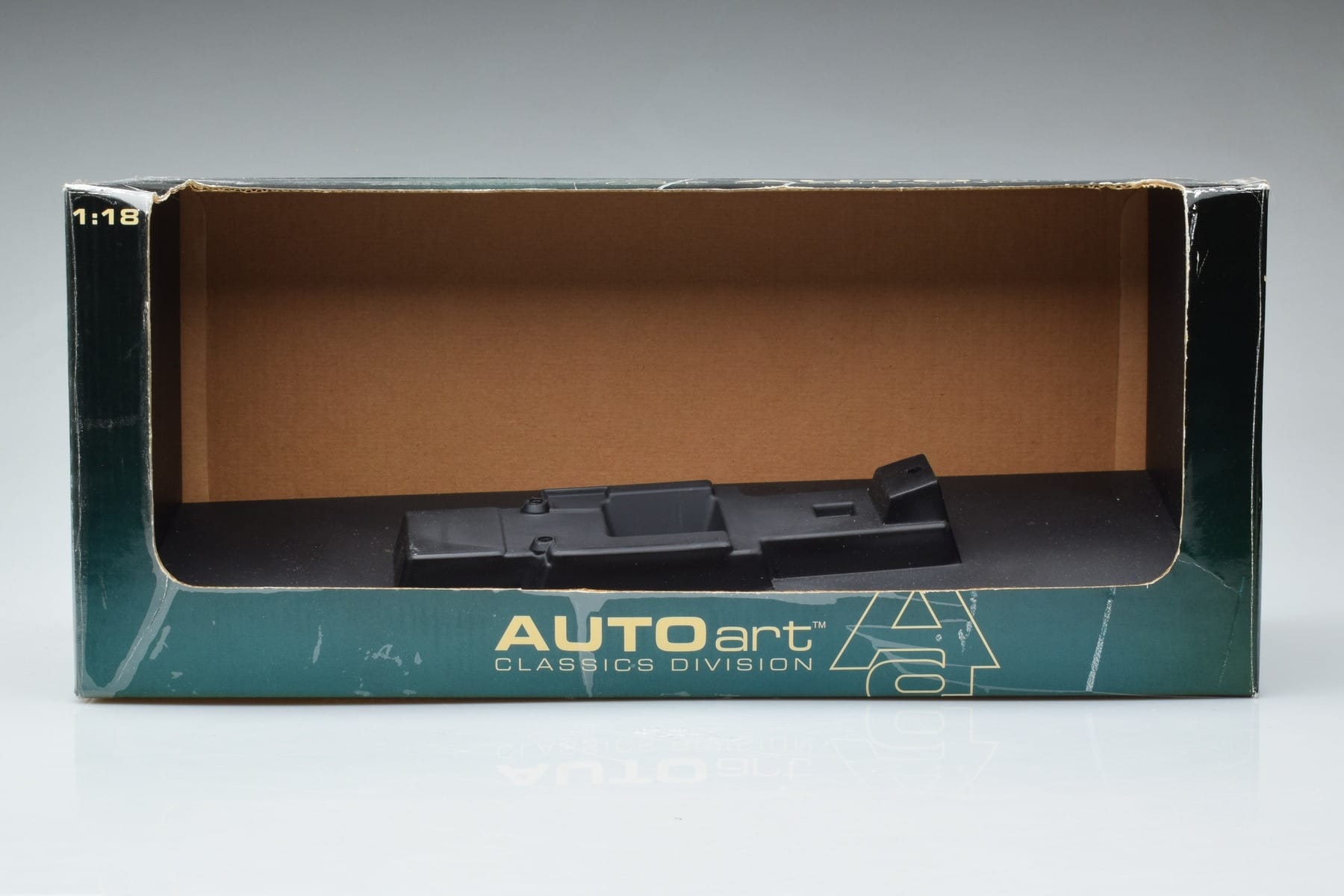 Jaguar XKSS Blue AUTOart 1:18 73510 Diecast — photo 8 of 9
