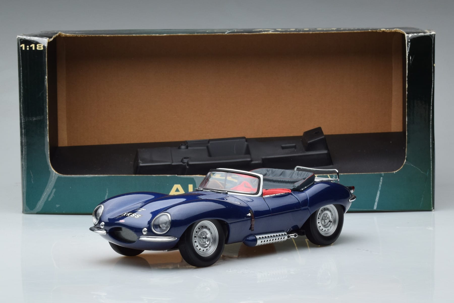 Jaguar XKSS Blue AUTOart 1:18 73510 Diecast — photo 9 of 9