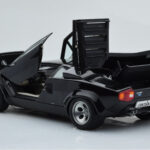 Lamborghini Countach LP5000S Black AUTOart 1:18 - image 3 of 10