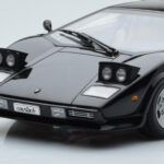 Lamborghini Countach LP5000S Black AUTOart 1:18 - image 8 of 10
