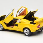 Lamborghini Countach LP 5000 Quattrovalvole Yellow Kyosho 1:18 08320Y - image 5 of 8