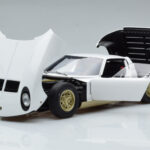Lamborghini Miura SV White AUTOart 1:18 - image 2 of 8