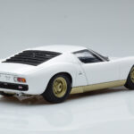 Lamborghini Miura SV White AUTOart 1:18 - image 3 of 8