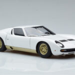 Lamborghini Miura SV White AUTOart 1:18 - image 6 of 8