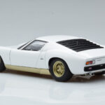 Lamborghini Miura SV White AUTOart 1:18 - image 7 of 8