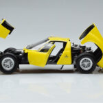 Lamborghini Miura SV Yellow Kyosho 1:18 - image 4 of 11