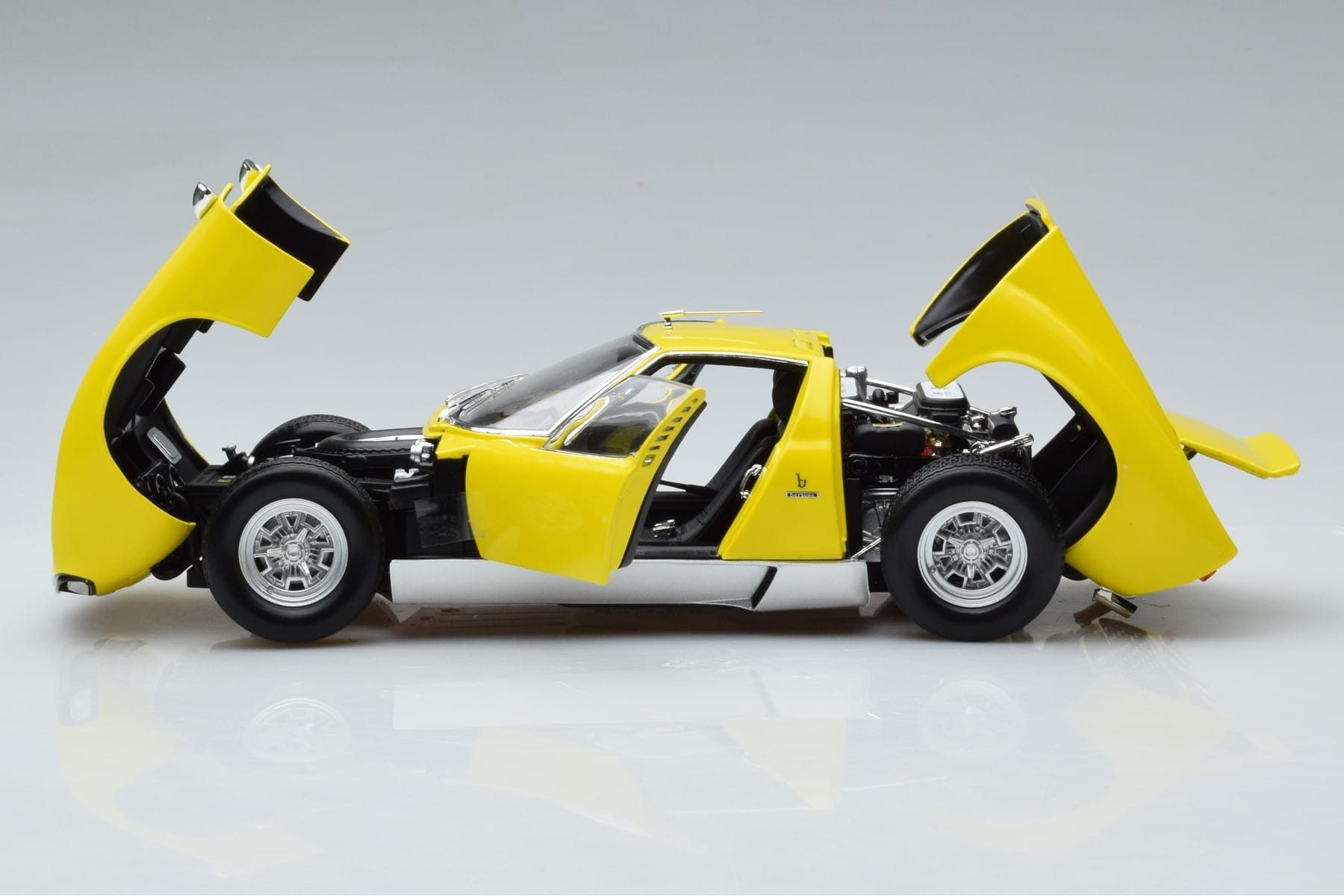 Lamborghini Miura SV Yellow Kyosho 1:18 08317Y Diecast — photo 4 of 11