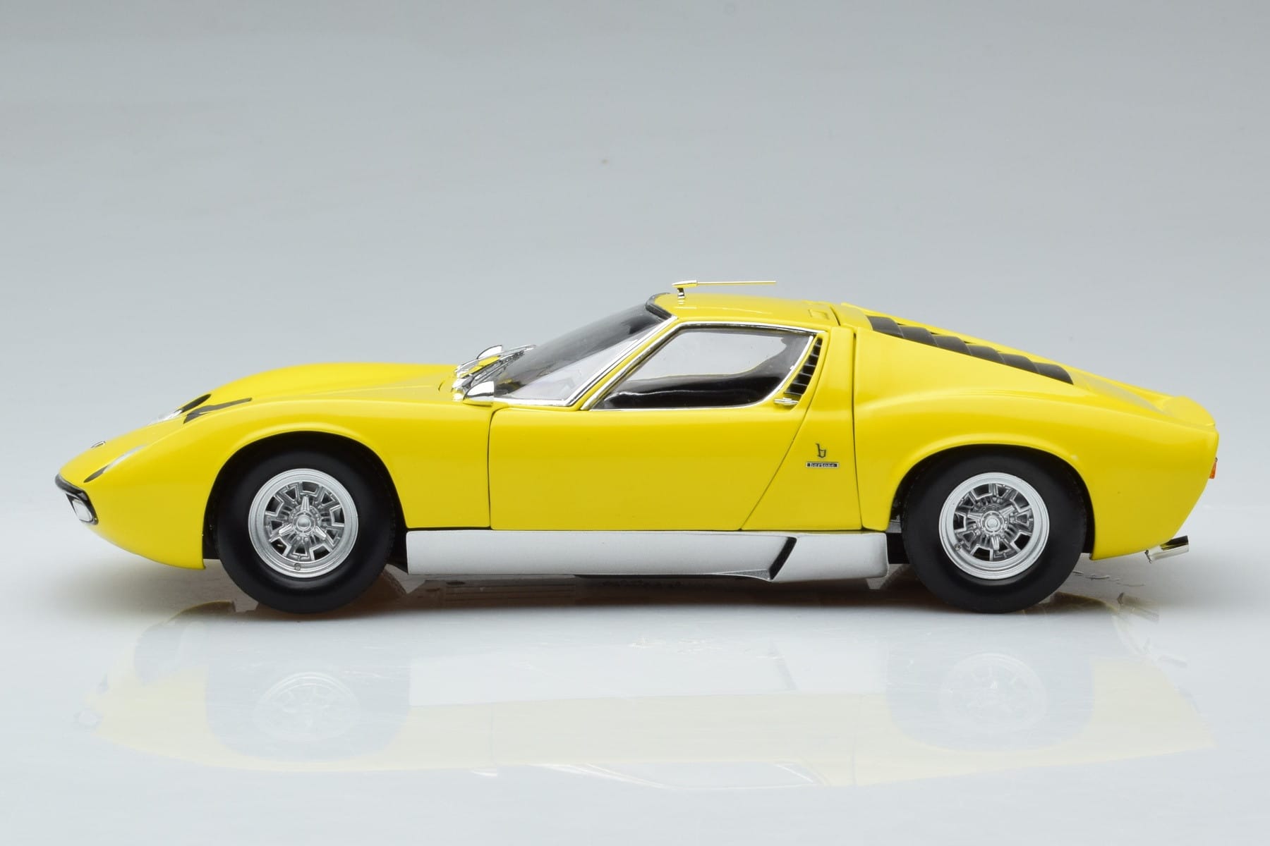 Lamborghini Miura SV Yellow Kyosho 1:18 08317Y Diecast — photo 5 of 11