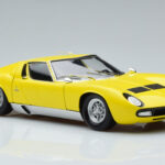 Lamborghini Miura SV Yellow Kyosho 1:18 - image 6 of 11