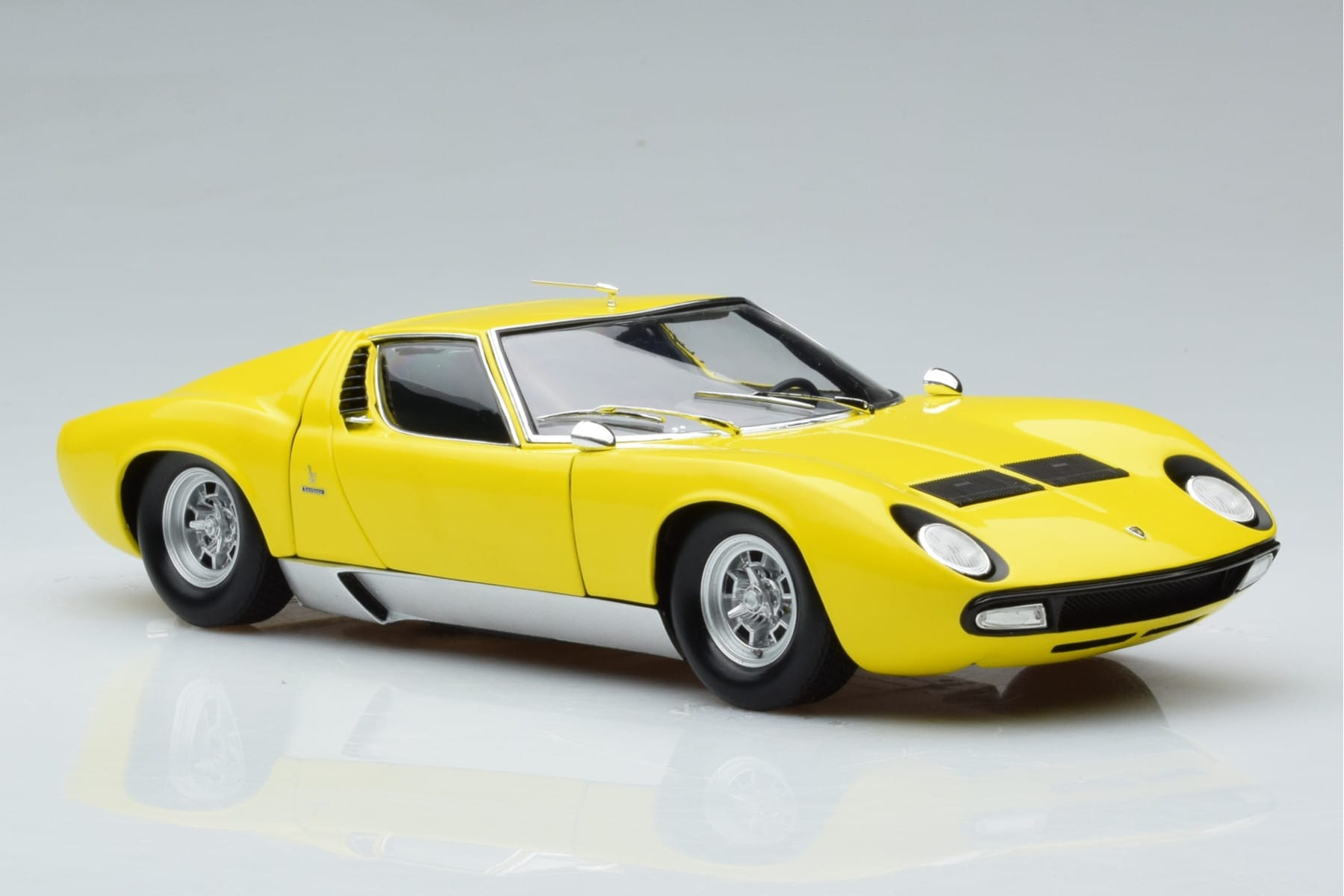 Lamborghini Miura SV Yellow Kyosho 1:18 08317Y Diecast — photo 6 of 11