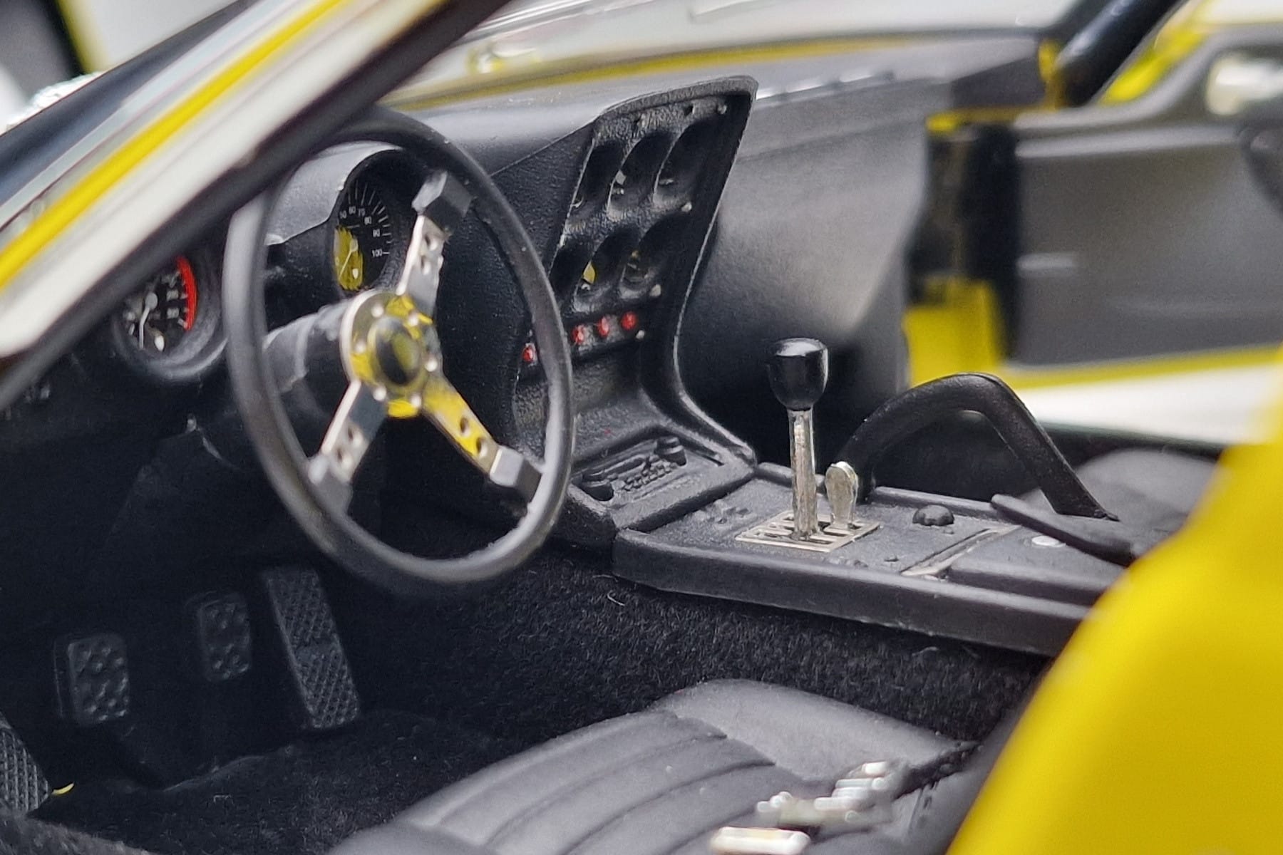 Lamborghini Miura SV Yellow Kyosho 1:18 08317Y Diecast — photo 8 of 11