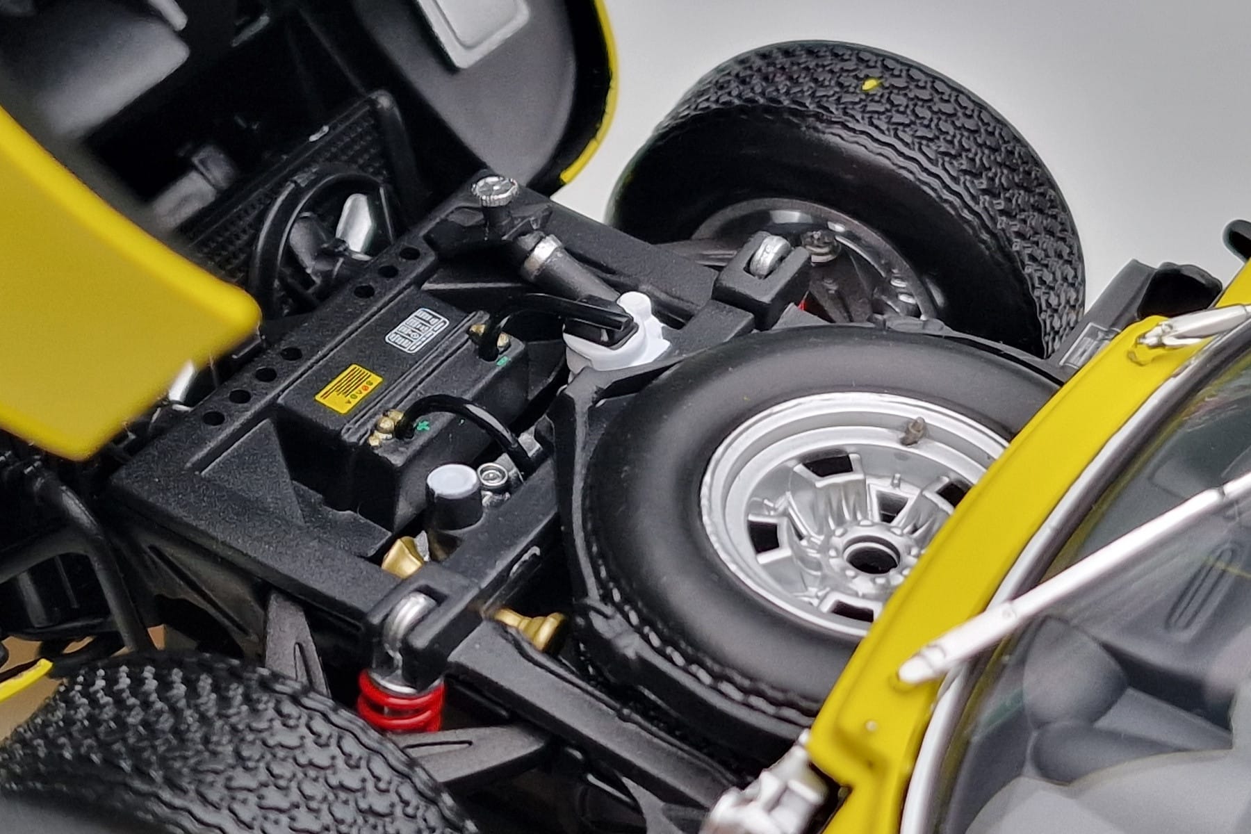 Lamborghini Miura SV Yellow Kyosho 1:18 08317Y Diecast — photo 10 of 11