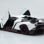 Lamborghini Veneno White AUTOart 1:18 - image 3 of 8