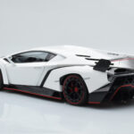 Lamborghini Veneno White AUTOart 1:18 - image 7 of 8