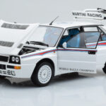 Lancia Delta HF Integrale 6 White Kyosho 1:18 - image 2 of 8
