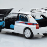 Lancia Delta HF Integrale 6 White Kyosho 1:18 - image 3 of 8