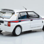 Lancia Delta HF Integrale 6 White Kyosho 1:18 - image 4 of 8