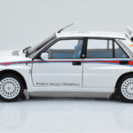 Lancia Delta HF Integrale 6 White Kyosho 1:18 - image 5 of 8