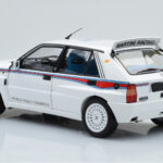 Lancia Delta HF Integrale 6 White Kyosho 1:18 - image 7 of 8