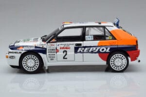 Lancia Delta HF Integrale Evoluzione #2 C. Sainz / L. Moya Tour de Corse 1993 Kyosho 1:18 08348J Diecast — photo 4 of 9