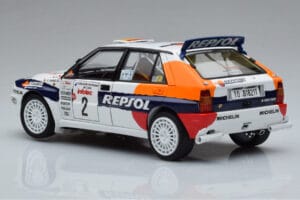 Lancia Delta HF Integrale Evoluzione #2 C. Sainz / L. Moya Tour de Corse 1993 Kyosho 1:18 08348J Diecast — photo 6 of 9