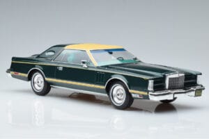 Lincoln Continental Mark V Dark Green MCG 1:18 MCG18404 Diecast — photo 4 of 6