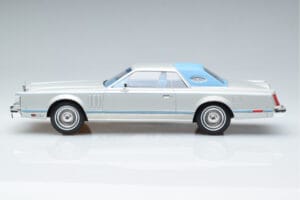 Lincoln Continental Mark V Silver MCG 1:18 MCG18403 Diecast — photo 3 of 6