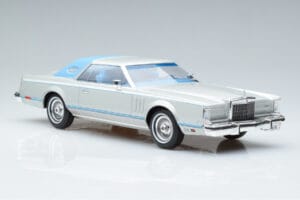 Lincoln Continental Mark V Silver MCG 1:18 MCG18403 Diecast — photo 4 of 6