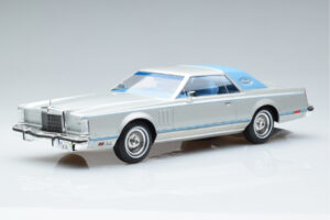 Lincoln Continental Mark V Silver MCG 1:18