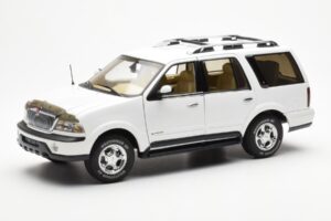 Lincoln Navigator White AUTOart 1:18 72761
