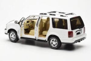 Lincoln Navigator White AUTOart 1:18 72761 Diecast — photo 5 of 8