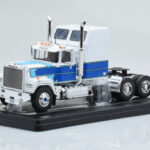 Mack Superliner Magnum White Blue IXO 1:43