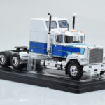 Mack Superliner Magnum White Blue IXO 1:43 - image 4 of 6