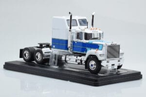 Mack Superliner Magnum White Blue IXO 1:43 TR165 Diecast — photo 4 of 6