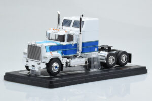 Mack Superliner Magnum White Blue IXO 1:43
