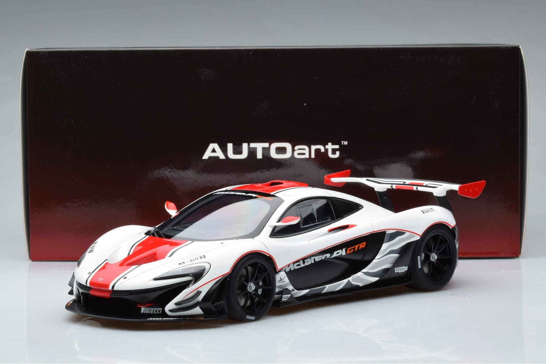 McLaren P1 GTR Gloss White With Red Stripes AUTOart 1:18 81541 Composite — photo 7 of 7