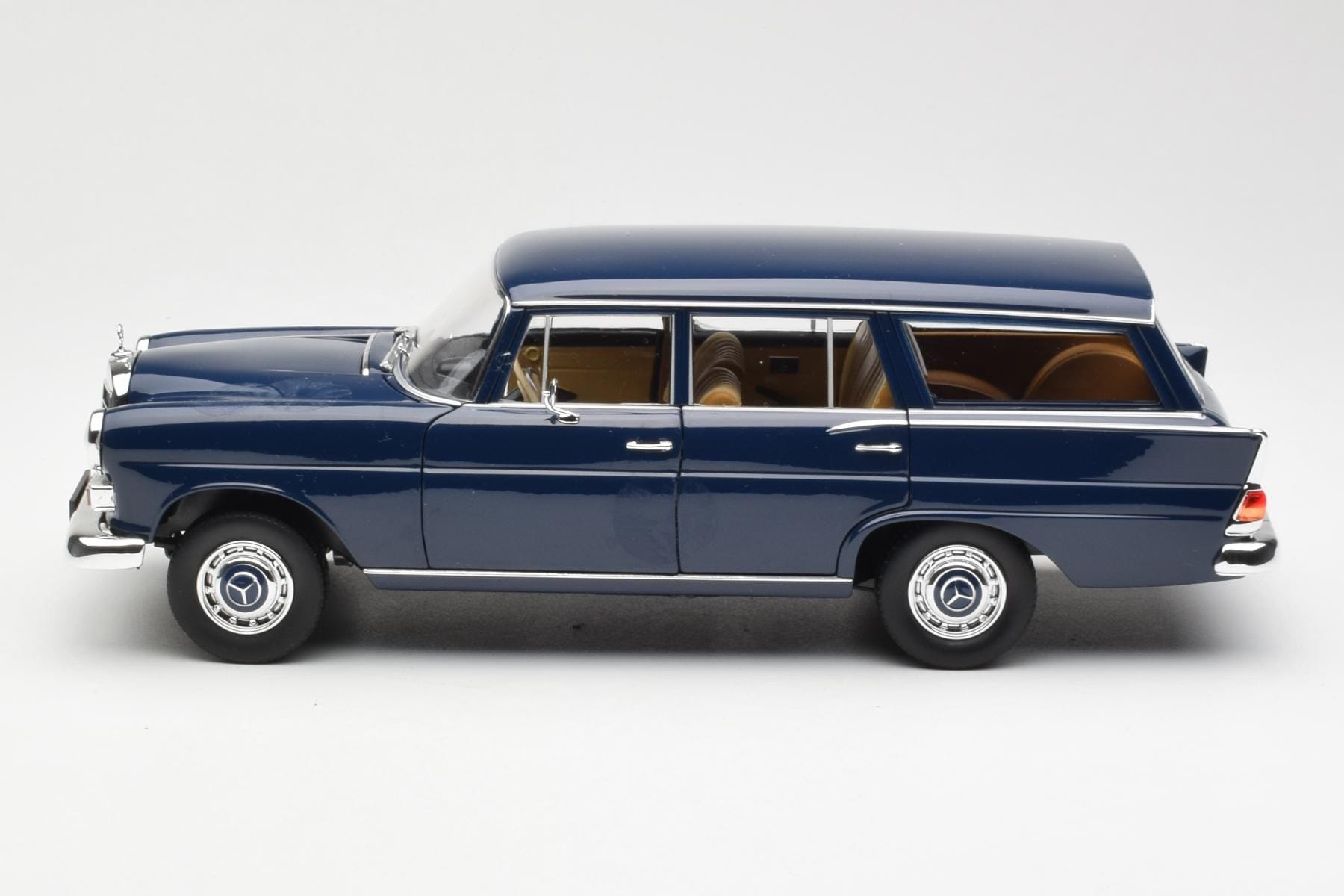 Mercedes 200 Universal W115 Blue Norev 1:18 183599 Diecast — photo 4 of 8